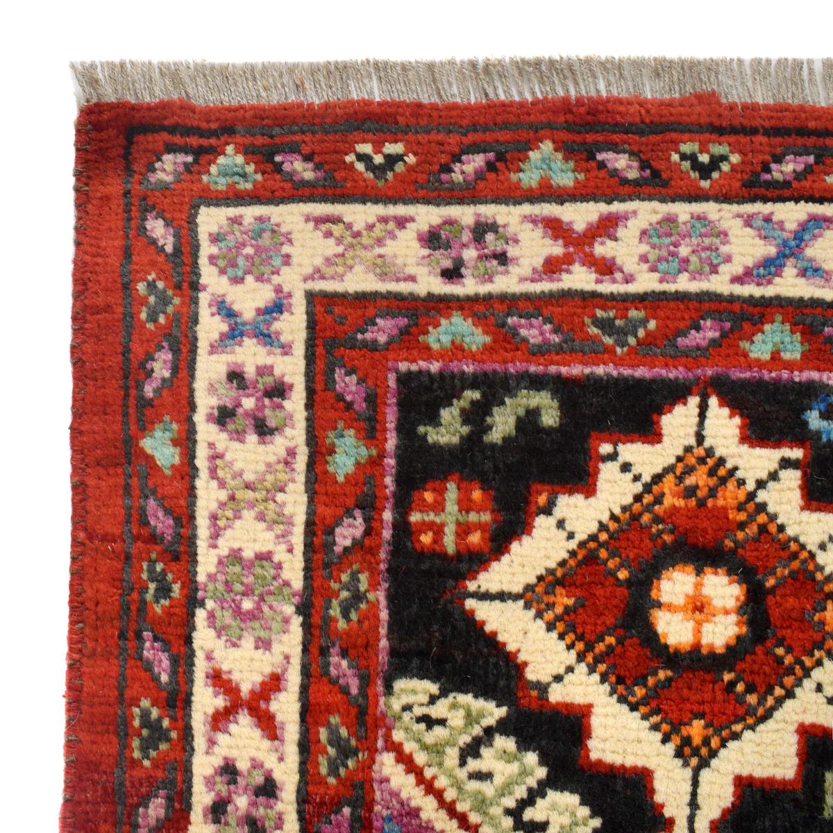 Handmade Shirazi Wool Area Rug 150 x 199 cm (ID B29773)